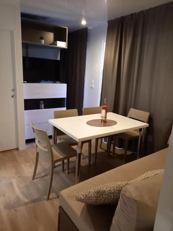 Mobile Home Agava Biograd Na Moru Kroatië
